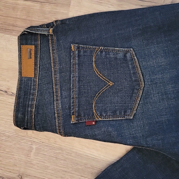 Levi's l 26 l dark denim l size 2 l slight flare l waist 26 l pants - Picture 6 of 9